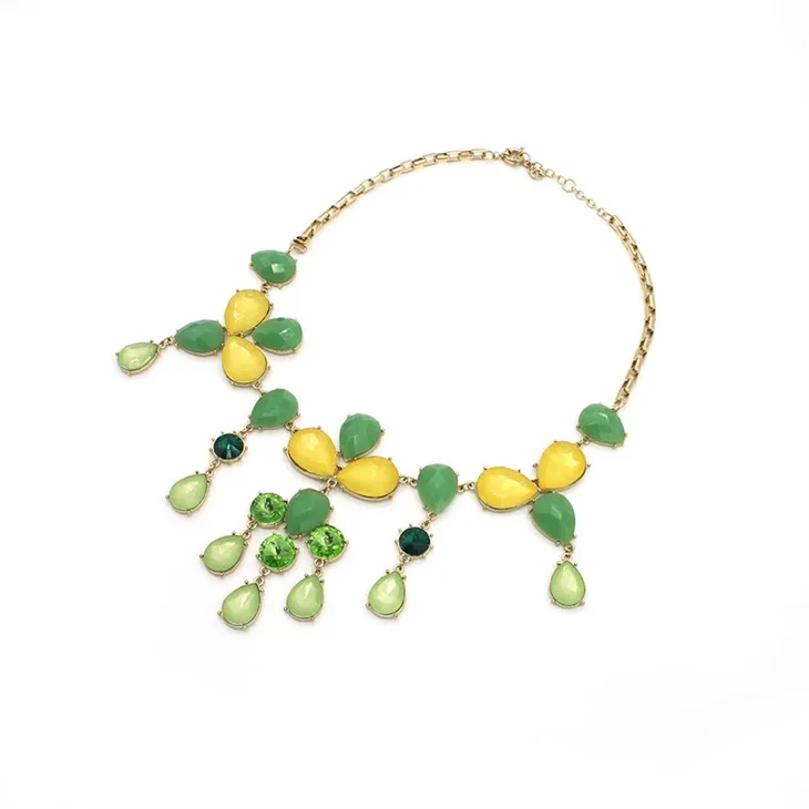 Collar con colgante de gota