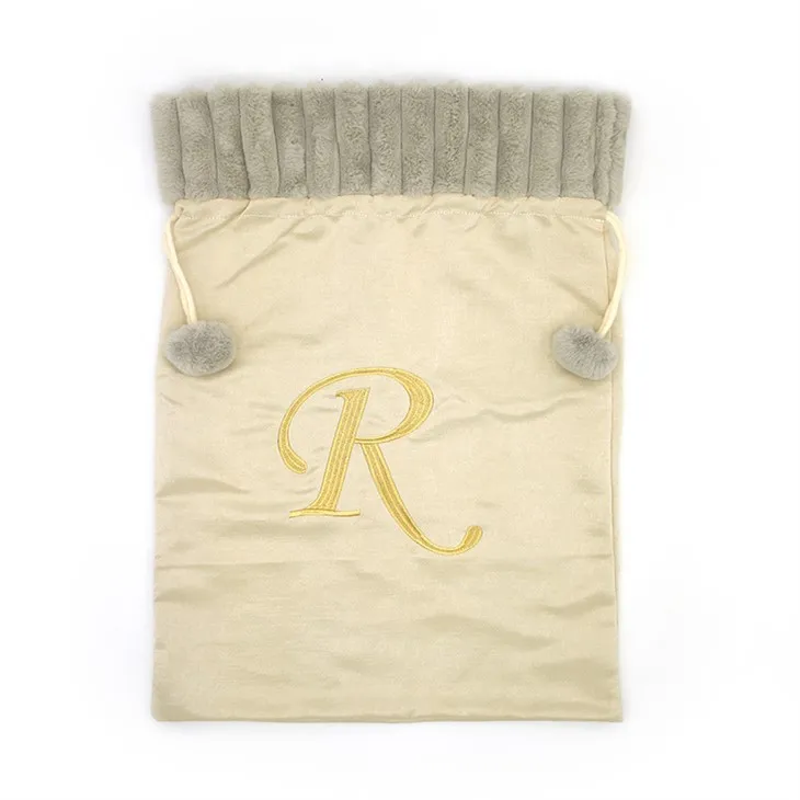 Calcetín navideño con letras gigantes